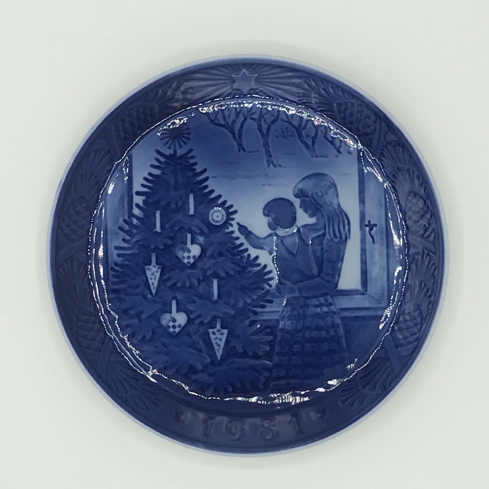 🎄🎁 Royal Copenhagen Christmas Collector’s Plate - 1981